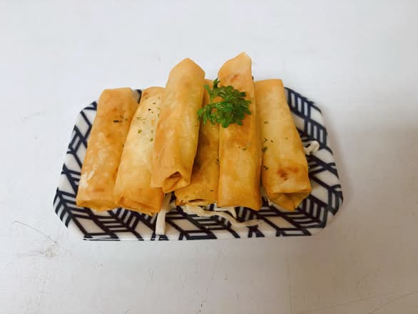 C7.  Veggie Spring Roll 6Pcs |  素菜春卷